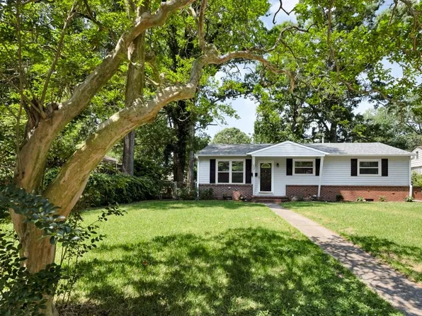 8327 Dickson Dr, Norfolk, VA 23518