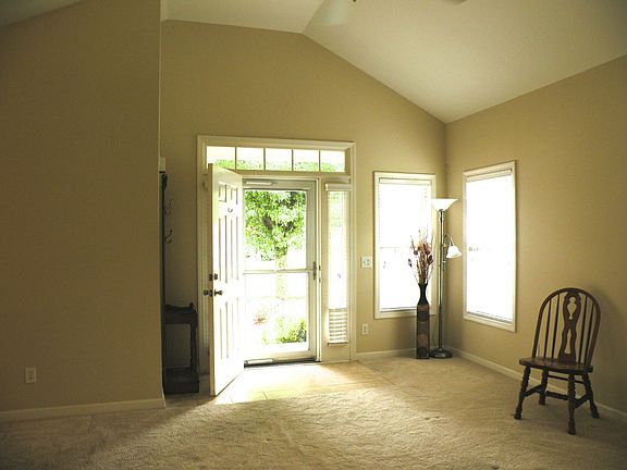 4th image of 1101 Richmond Way