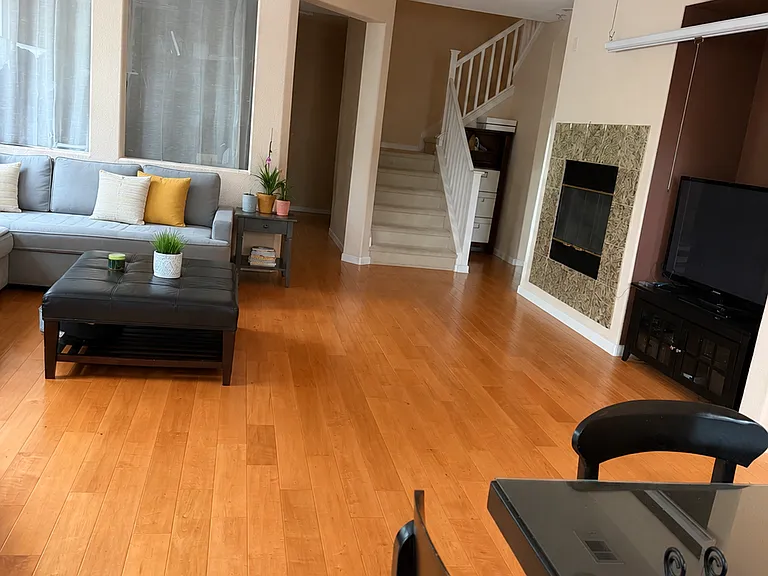 1611 Arianna Ln — Photo 2