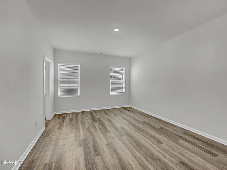 1095 Hanson Dr — Photo 10