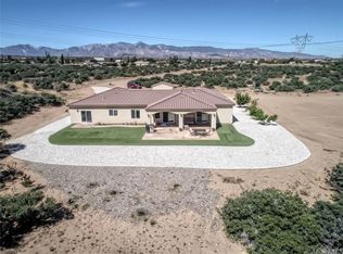 8672 Rattlesnake Rd, Phelan, CA 92371