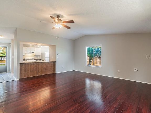 4th image of 433 Satsuma Ln