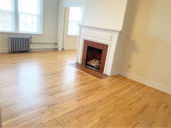 2nd image of 615 S Center St #204