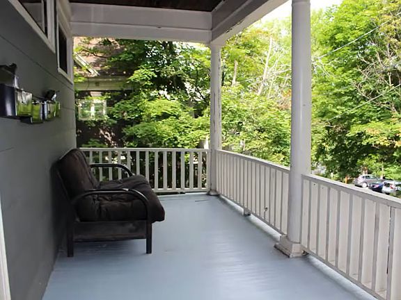 2nd image of 125 Highland Pl APT 1