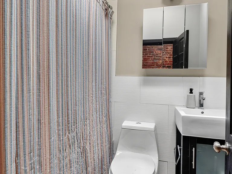380 Herkimer St #2 — Photo 8