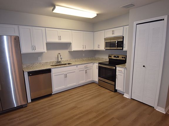 3rd image of 315 Hidden Lake Dr