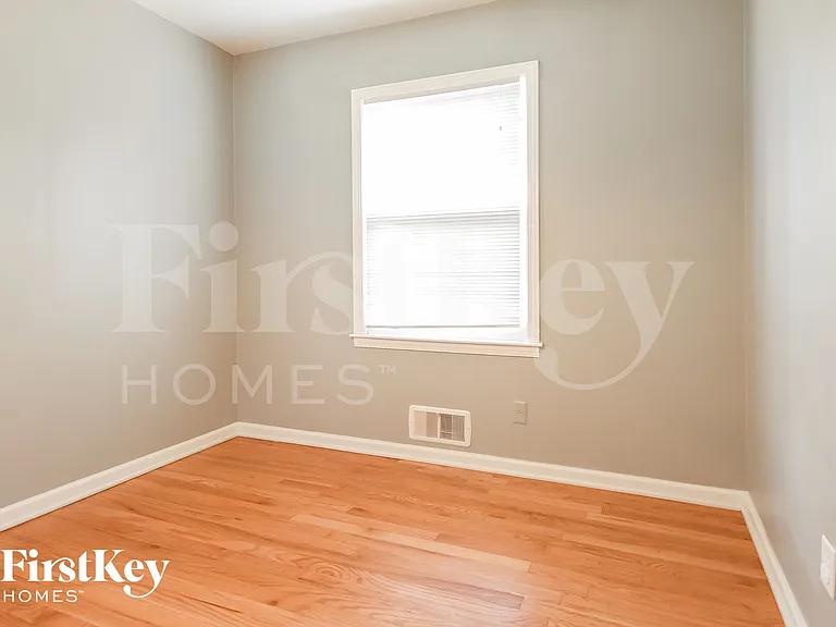 9648 Roe Ave — Photo 5
