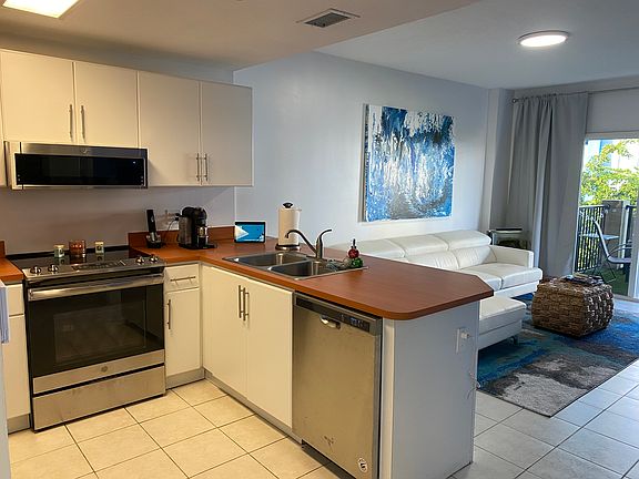3rd image of 3410 Coral Way APT 501