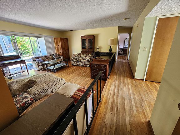 5th image of 112 Corinne Ave