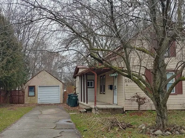 22028 Maple St, Saint Clair Shores, MI 48081