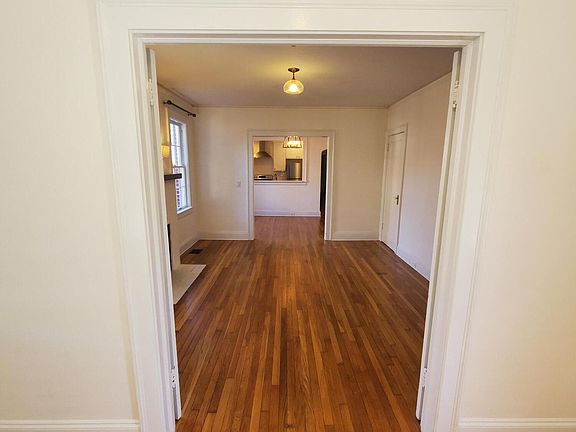 3rd image of 3110 Oak St APT 1