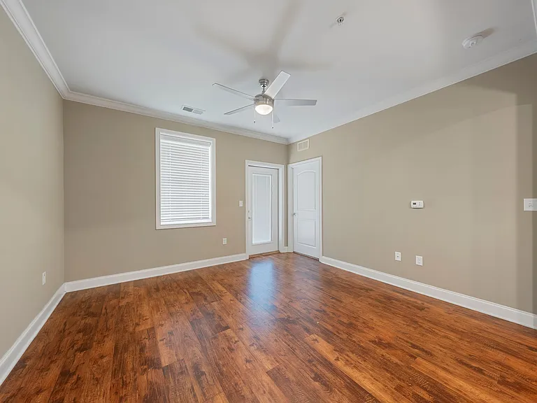 Mount Victor Olde Towne Luxury Apartments — Photo 71
