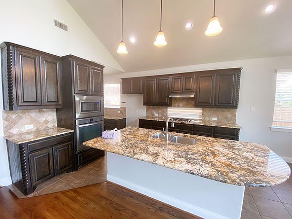 3rd image of 15584 Yarberry Dr