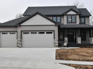 5001 Scenic View Dr SW, Rochester, MN 55902