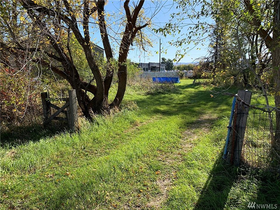 2nd image of 1121 W University Way