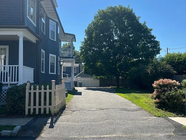 7 Lamoille Ave — Photo 2
