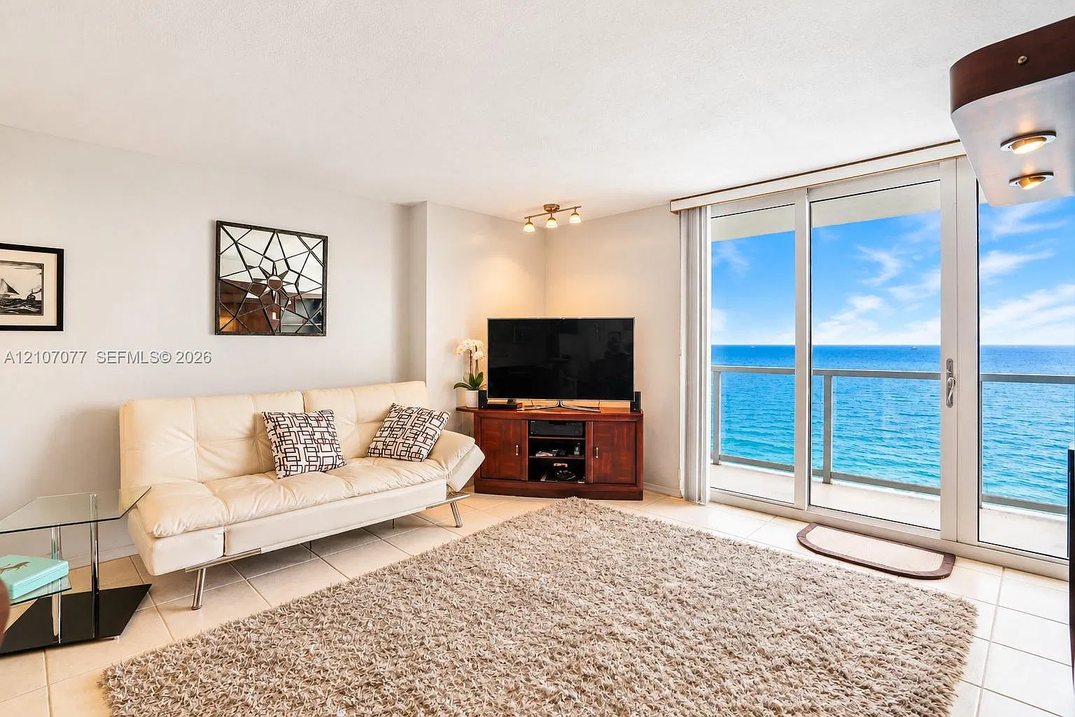 Seasons Condo — Photo 1
