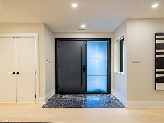 3rd image of 841 Danforth Pl