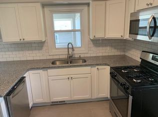 2423 Central Ave, Bettendorf, IA 52722