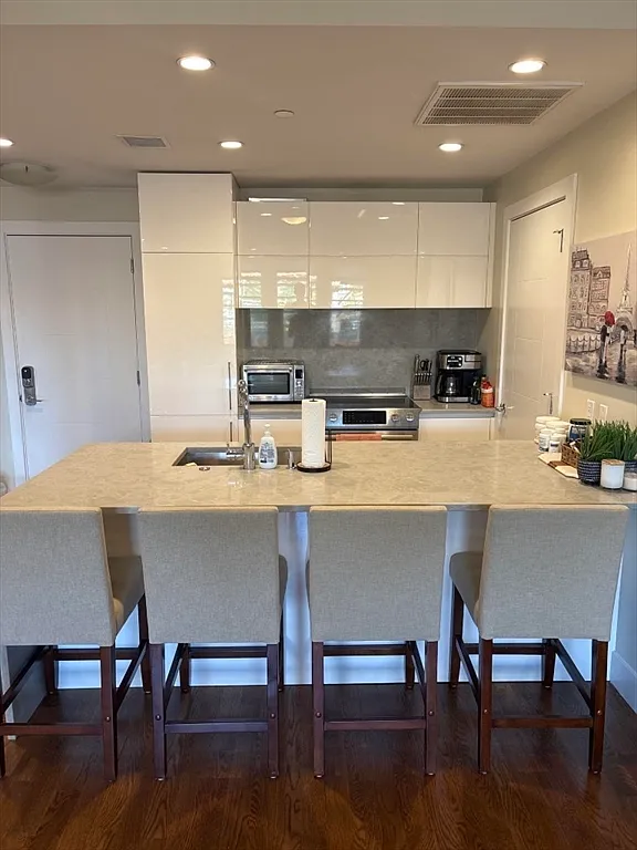 1 bed, 1.0 bath, 800 sqft, $3,500 — Photo 2