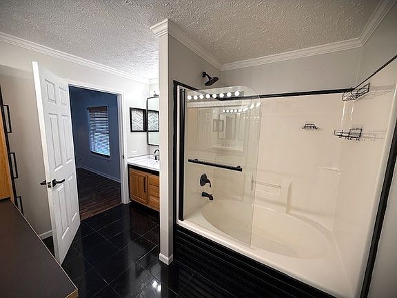 5th image of 836 E Elza Ave