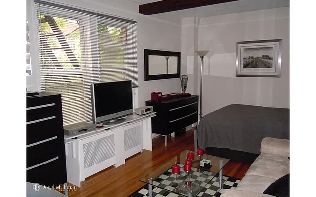 Rented by Douglas Elliman | media 22