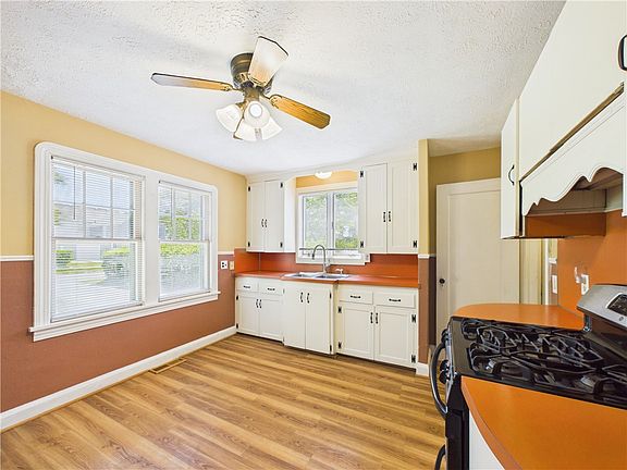 5th image of 79 Ridgewood Dr