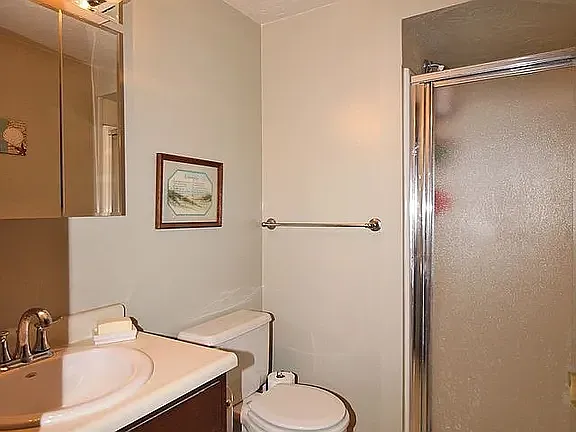 211 Greenwood Dr N — Photo 10