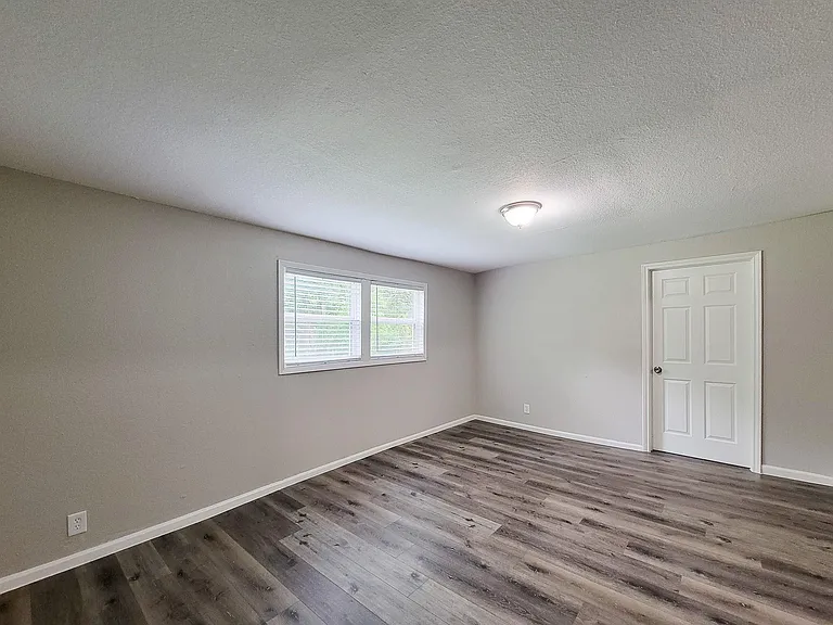5606 Willow Glen Dr — Photo 16