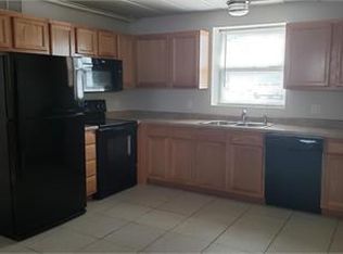85 9th St #102, Silvis, IL 61282