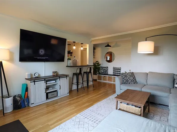 20910 41st Ave APT 3C, Flushing, NY 11361