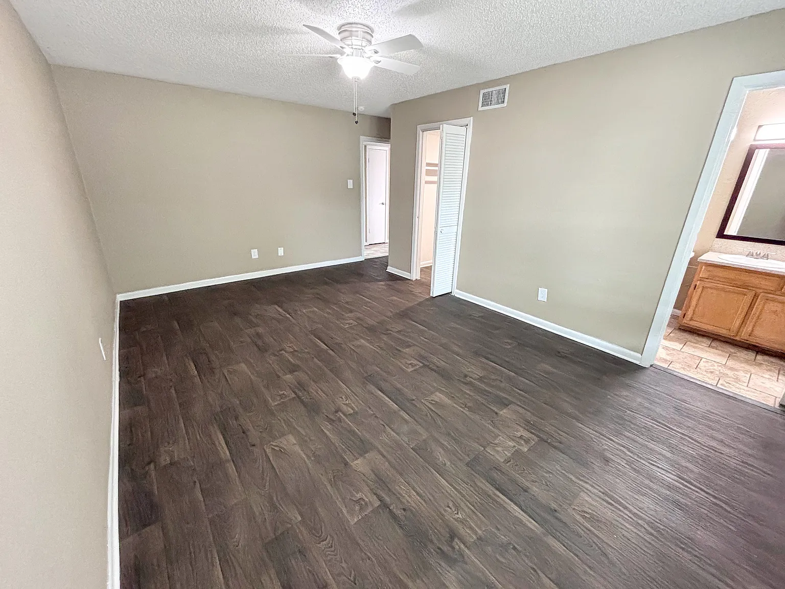 Christy Estates Apartments — Photo 4