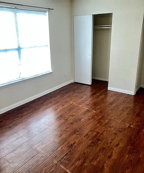 738 W Collins St — Photo 17