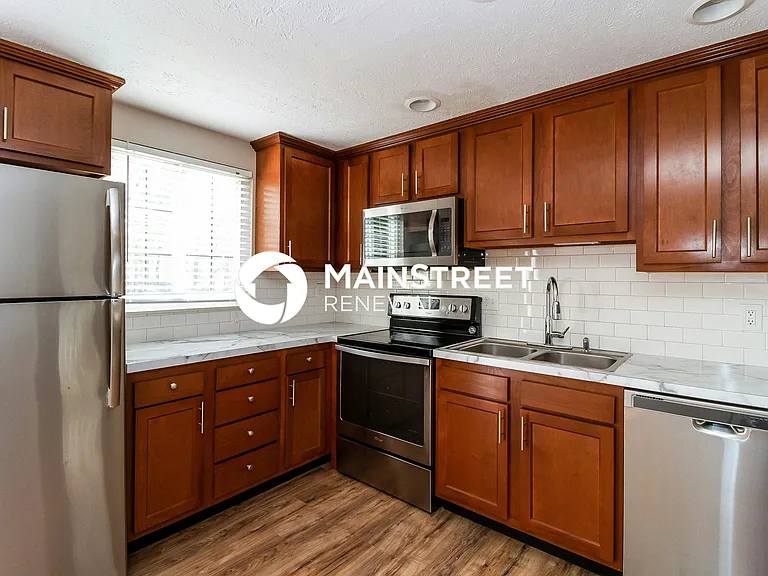 4504 Lunenburg Dr — Photo 6