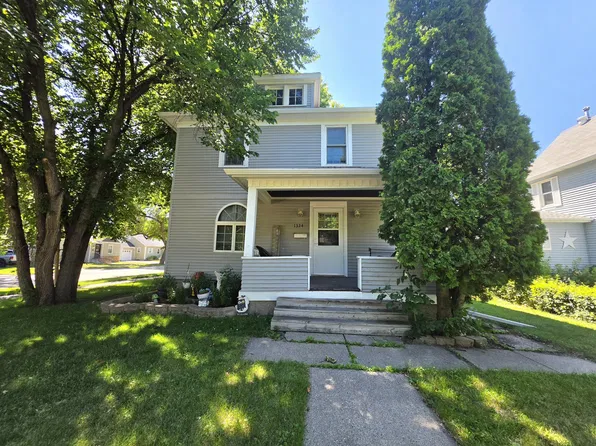 1324 S 1st St, Aberdeen, SD 57401