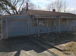 112 Brentwood St, Bay Shore, NY 11706