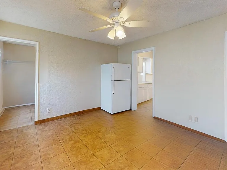 810 Lowell Blvd — Photo 22
