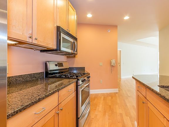 3rd image of 360 W Washington Ave Unit 102