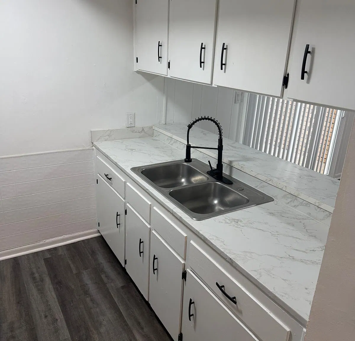 3 bed, 1.5 bath, 1300 sqft, $1,500 — Photo 3