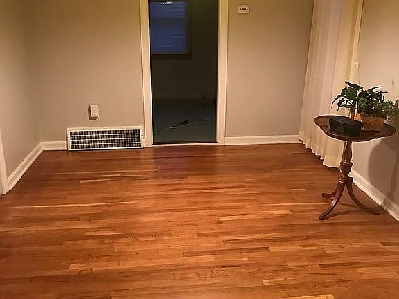 3rd image of 15908 Alden Ave