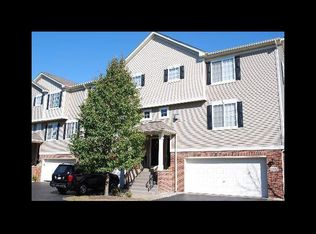 1810 Fredericksburg Ln, Aurora, IL 60503