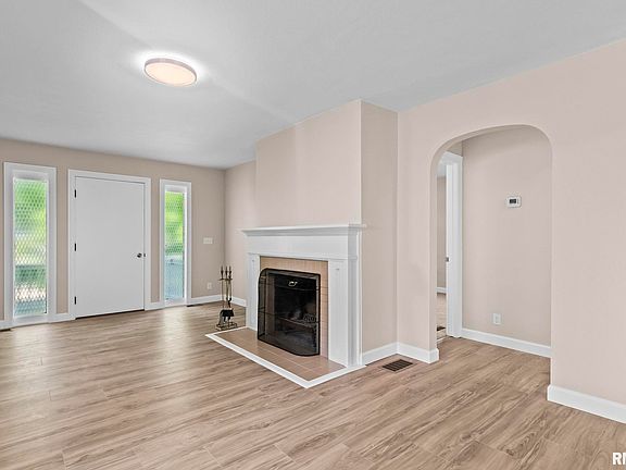4th image of 6 Evergreen Ct