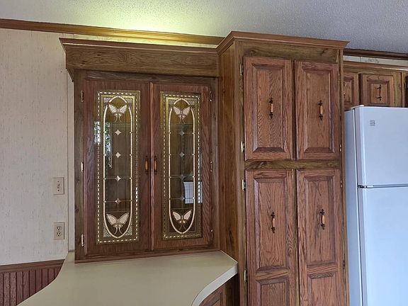 4th image of 1527 W State St Lot 110