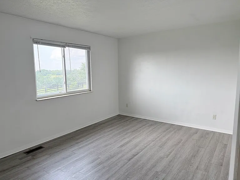 Jersey Ridge Apartments — Photo 9