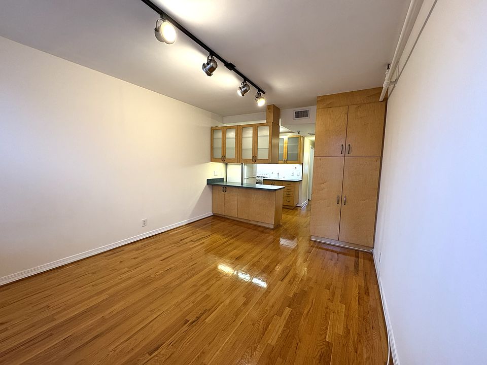 1st image of 4544 Vernon Blvd APT 2