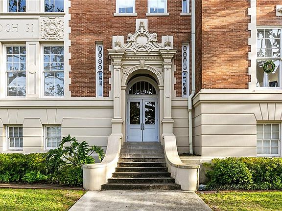 2nd image of 800 N Rendon St #302