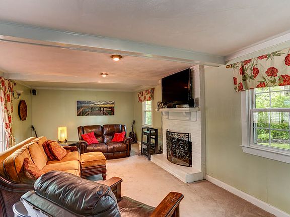 4th image of 601 Queensgrove Cres