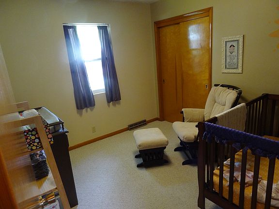 5th image of 323 W 12th St
