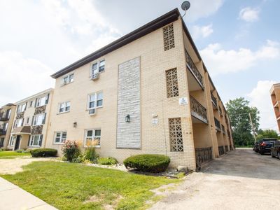 6466 N Northwest Hwy APT C1, Chicago, IL, 60631