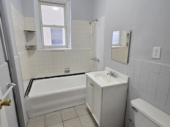 5th image of 160 Ellis Ave APT 202